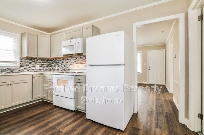 Building Photo - 401 Hobson St