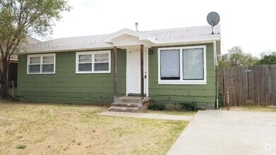 Building Photo - Charming 4-bedroom Home down the street fr...