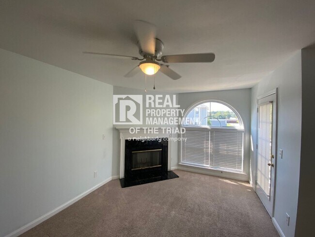 Building Photo - Two Bed / Two Bath Condo near Urban Loop