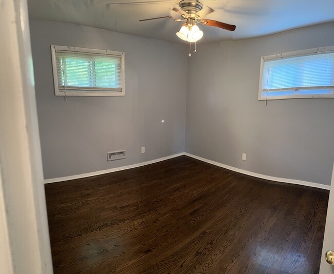 Building Photo - 15509 Park Ln