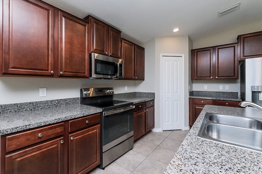 Building Photo - 1758 Broad Winged Hawk Dr