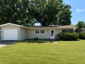 Building Photo - beautiful 3 bedroom 1 bathroom House