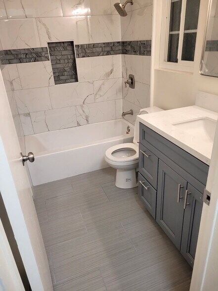 Building Photo - 200 N Cedar Ave