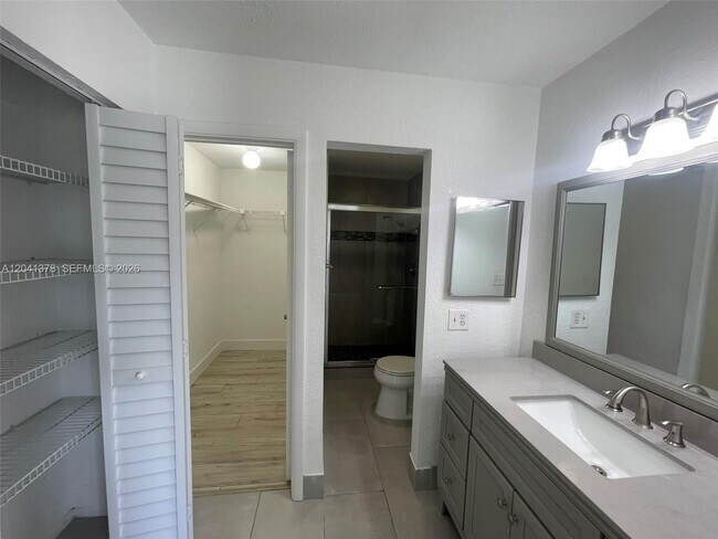Building Photo - 2580 Coral Springs Dr