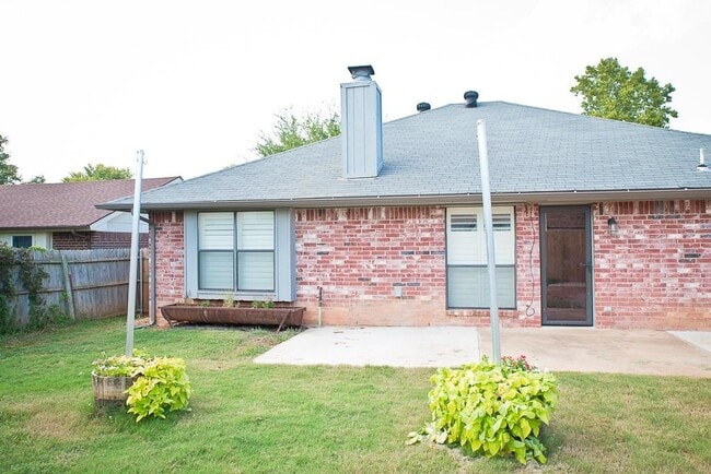 Building Photo - 608 Coopers Hawk Dr