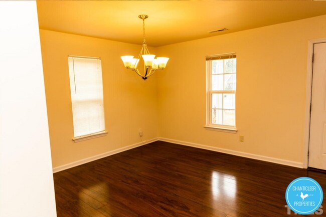 Building Photo - 917 Skinner Dr