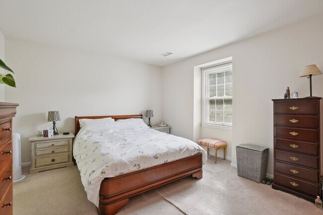 Building Photo - ocated in a sought-after community with to...