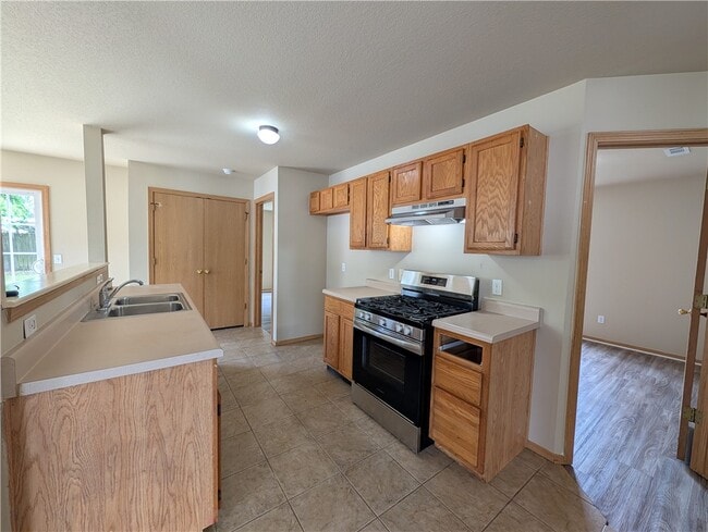 Building Photo - 605 Cedarbrook Ct
