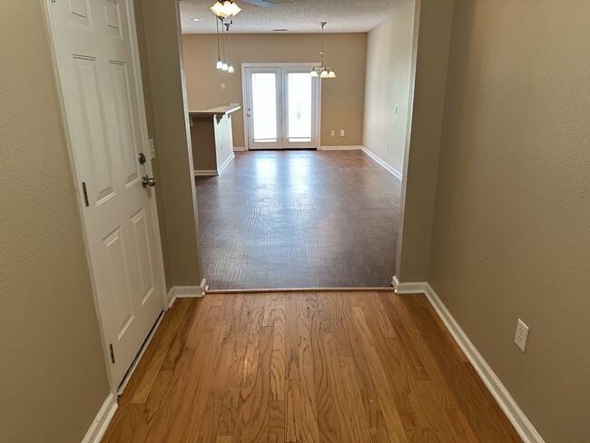 Building Photo - 495 Canyon Oak Loop