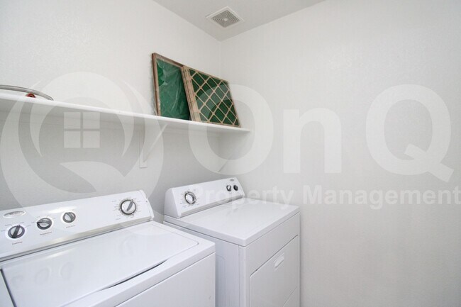 Building Photo - 6333 W Valencia Dr