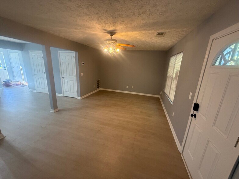 Building Photo - 2418 Piering Dr