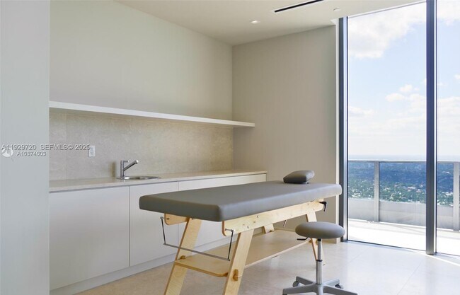 Building Photo - 1000 Brickell Plaza