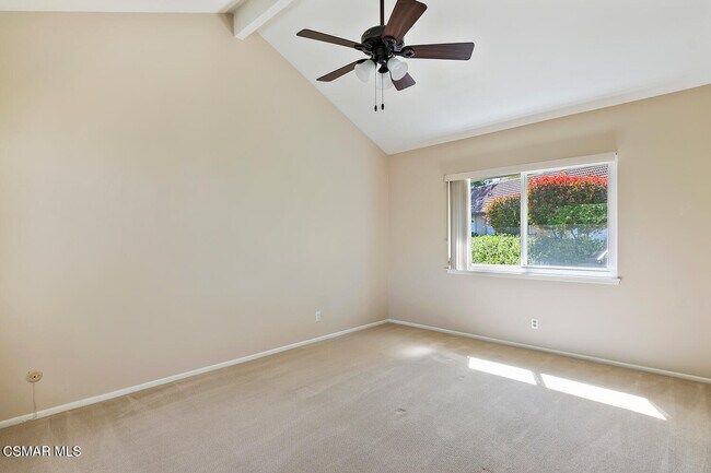 Building Photo - 12 Sparrowhawk Ln