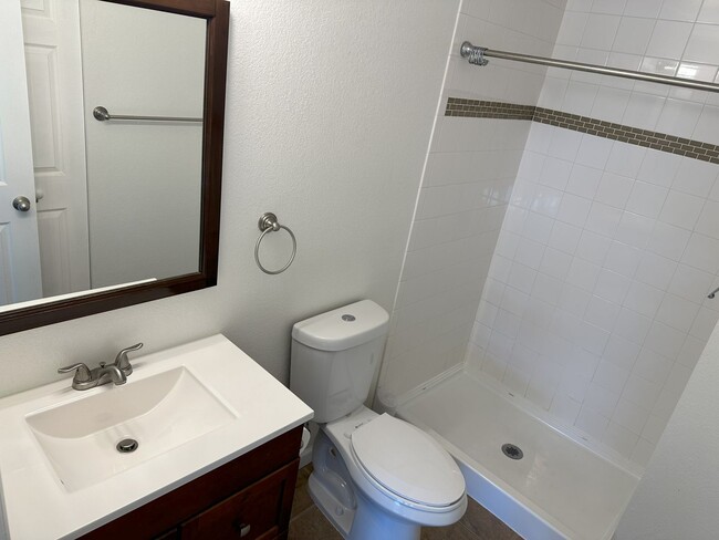 Building Photo - Brandychase at Eastmoor Park 2 Bed 2 Bath ...