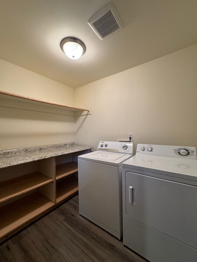 Building Photo - Spacious 5-Bedroom Home with Fenced Yard & Oversized Garage