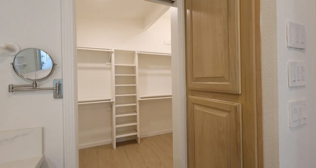 Building Photo - Updated Large 3 bedroom 2 bathroom home