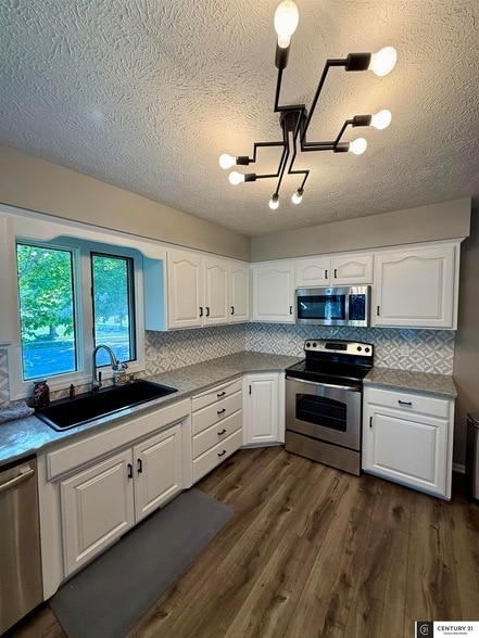Building Photo - 2902 Blackhawk Dr