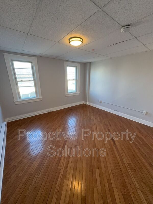 Building Photo - 746-748 River Street