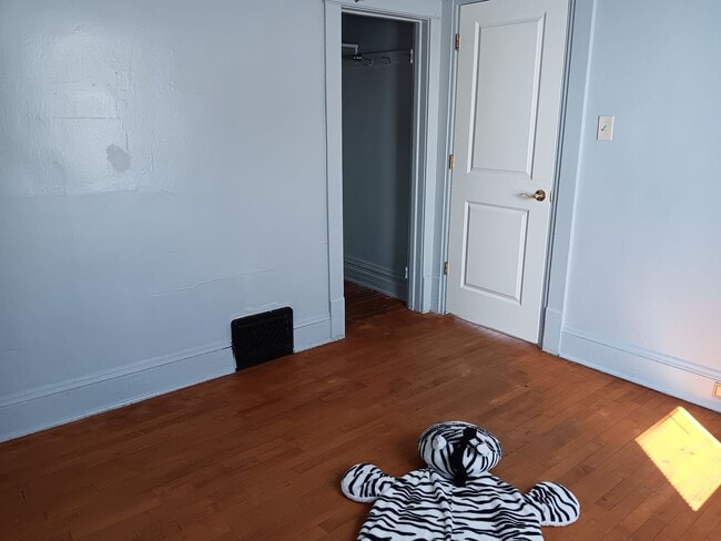 Building Photo - 344 1st St