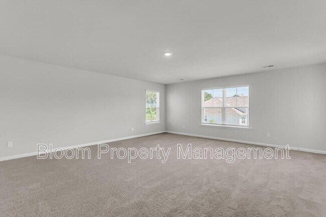 Building Photo - 425 Ribiero Dr