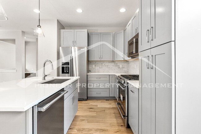 Building Photo - Beautiful Home with 2 Car Garage and Central A/C