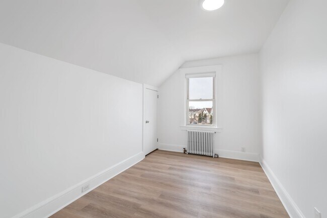 Building Photo - 142 Hamilton Ave