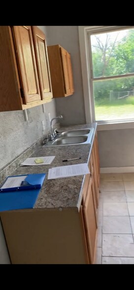 Building Photo - 9845 Belleterre St