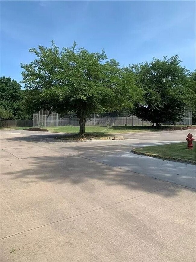 Building Photo - 1-bed, 1-bath apartment with washer and dryer provided