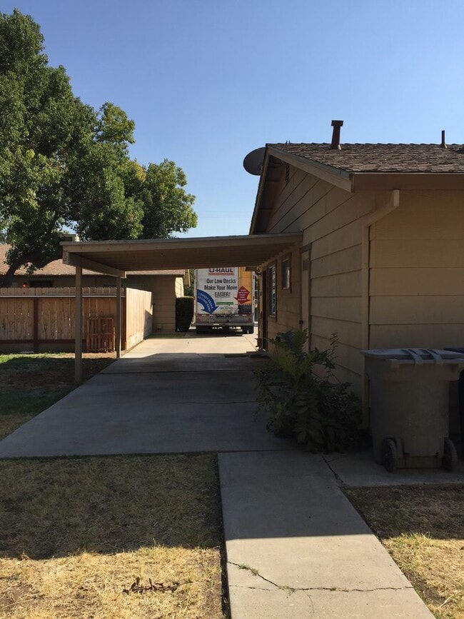 Building Photo - 407/409E. Alexander