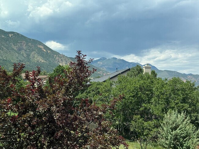 Building Photo - 5BD/4BA/3 car garage w Flat Yard Cheyenne ...