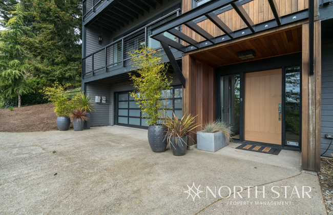 Building Photo - Stunning Modern Luxury in Southwest Hills