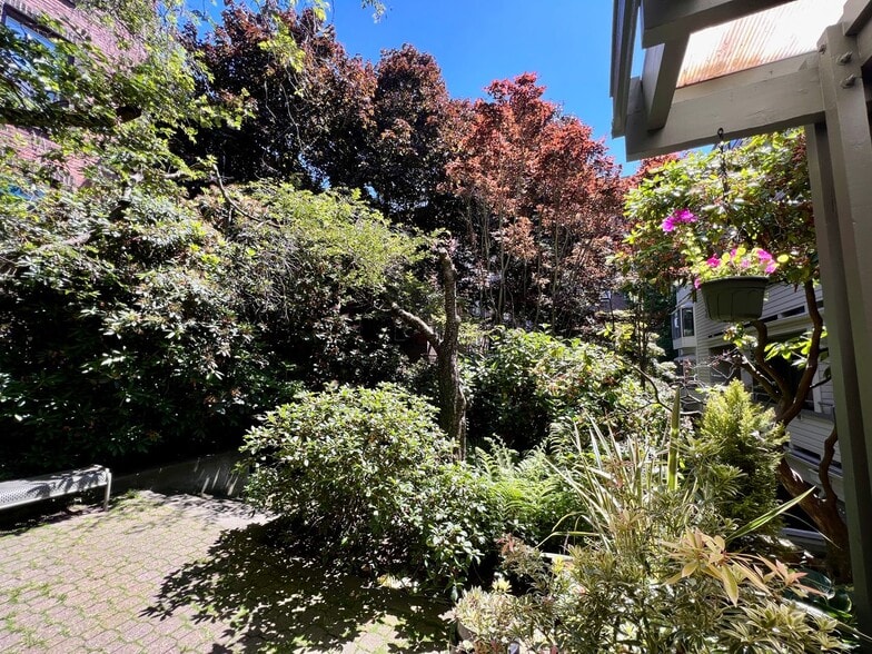 Building Photo - Underground Parking Spot!!!