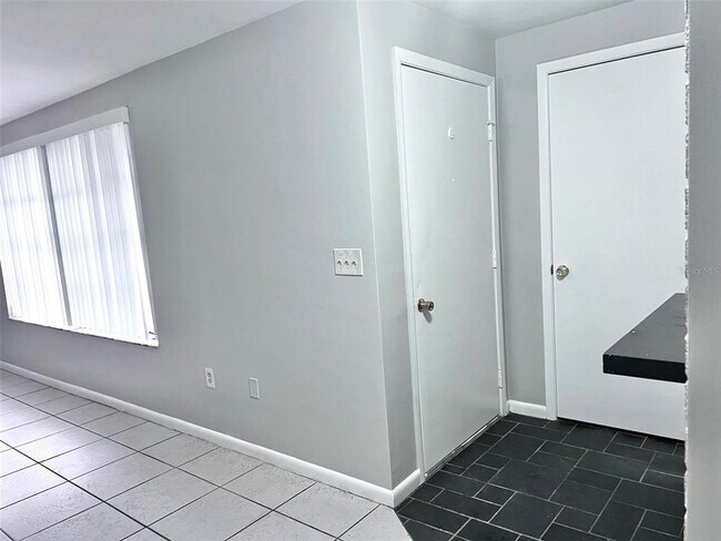 Building Photo - 7204 Isle Dr