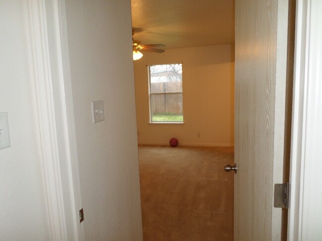 Building Photo - 1310 Chips Dr