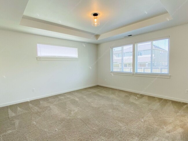 Building Photo - Bright & Spacious SE Bend Retreat with Vau...
