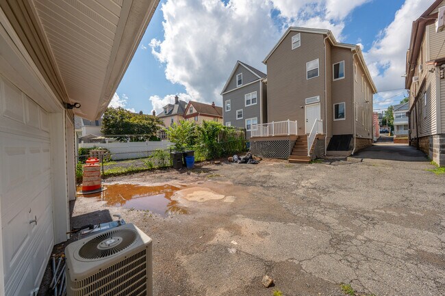 Building Photo - 136-138-138 Elm St