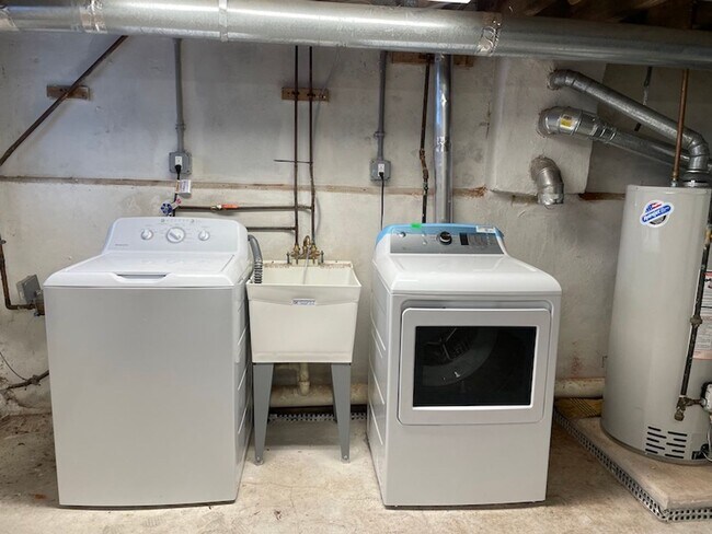 Building Photo - 1432 W Venango St