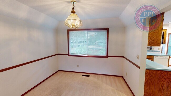 Building Photo - Room to Roam at Hidden Springs in West Linn! Pets OK!