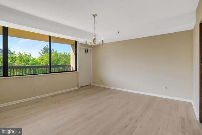 Building Photo - 3713 S George Mason Dr