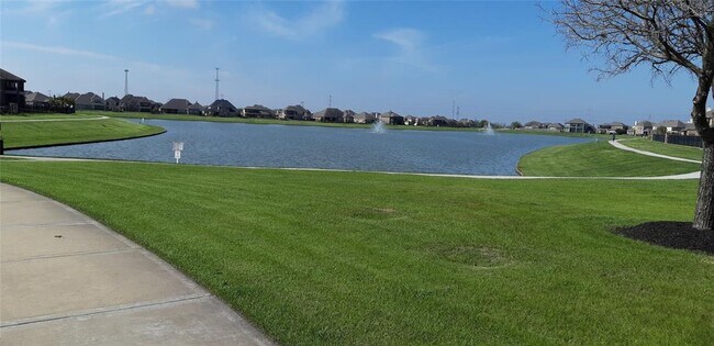 Building Photo - 16342 Rockdale Landing Dr