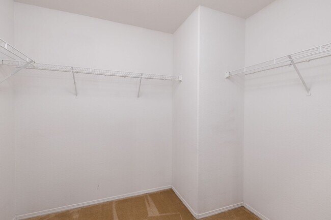 Building Photo - 3 bedroom single family home in Henderson!