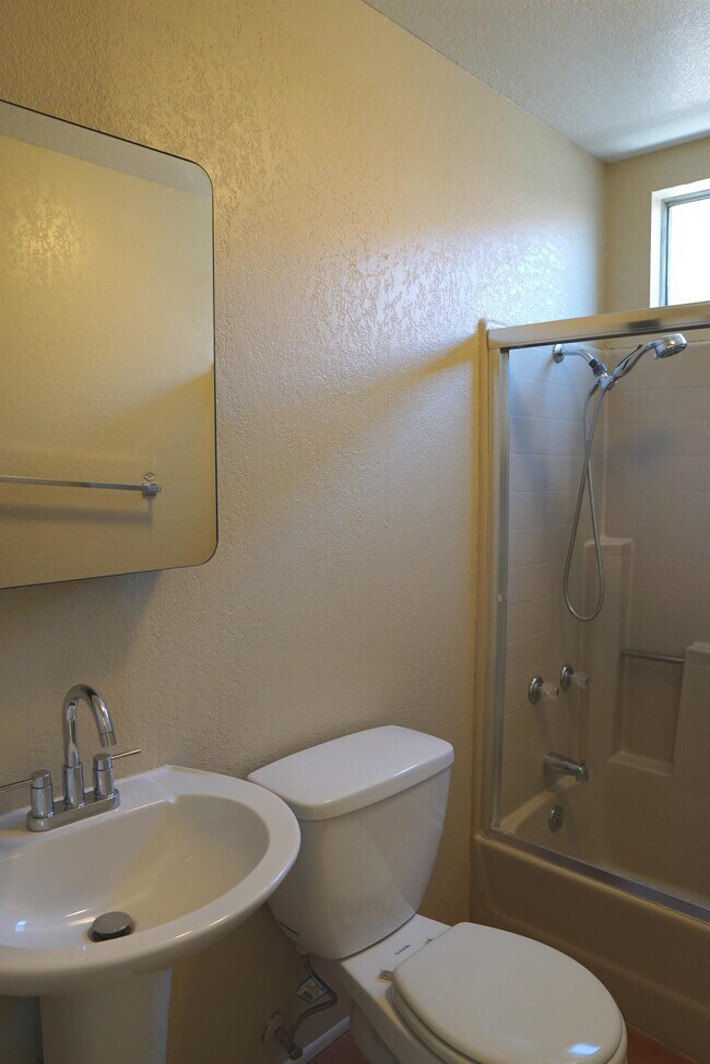 Building Photo - 68120 Tachevah Dr