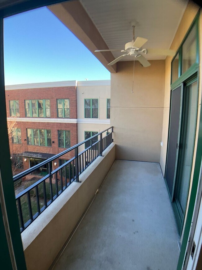 Building Photo - Upscale Condo in Popular Davis Park!