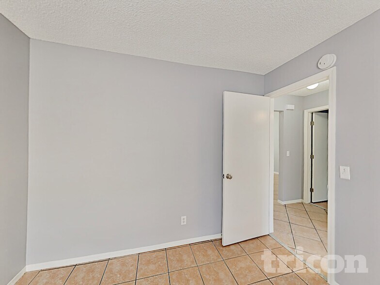 Building Photo - 1225 Shoshanna Dr