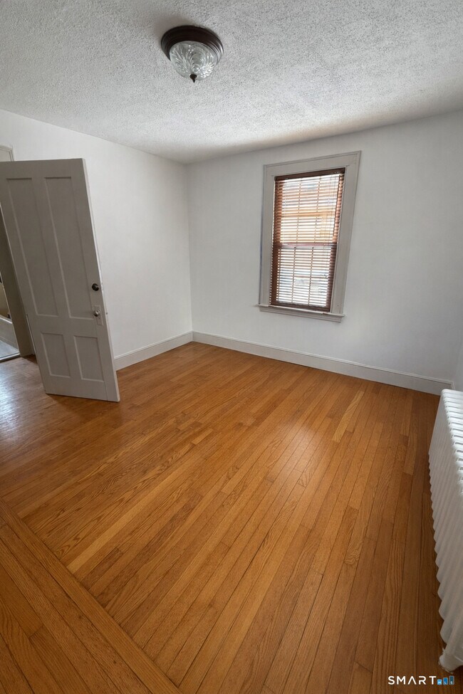 Building Photo - 40 Rogers St