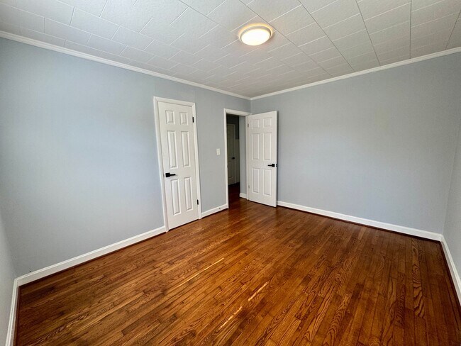 Building Photo - Move-in Ready!