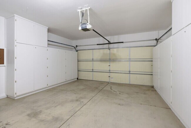 Building Photo - 4265 E Windsor Dr