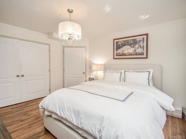 Building Photo - 200 Carney St