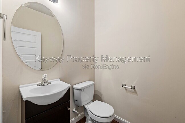 Building Photo - 910 Clover Ct