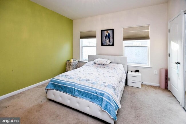 Building Photo - 608 Parkside Pl NE